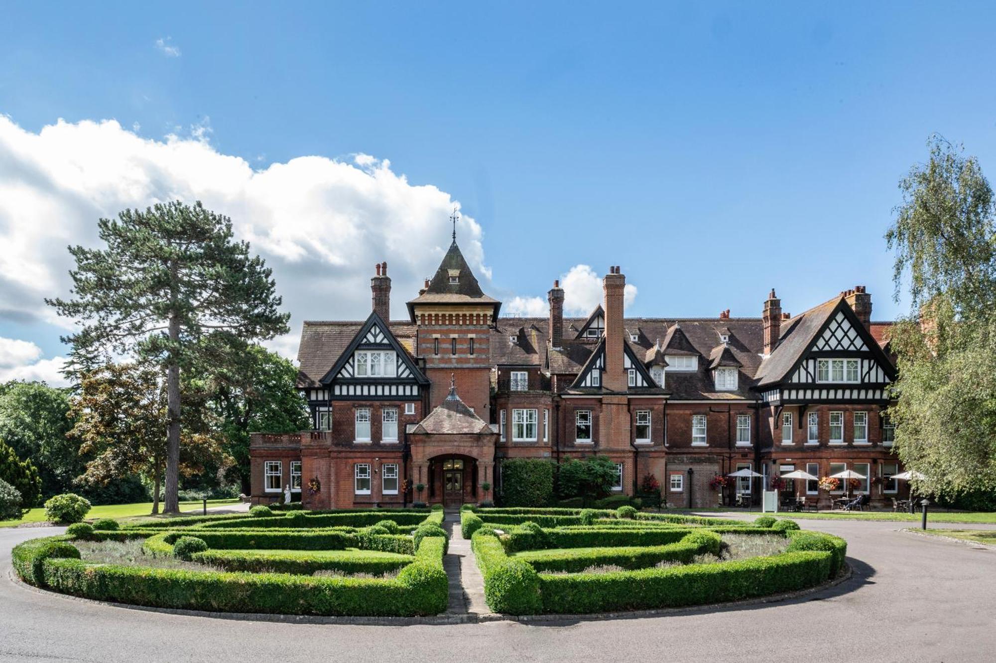 Woodlands Park Hotel Cobham (Surrey) Exterior foto