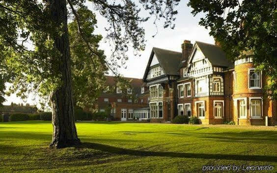 Woodlands Park Hotel Cobham (Surrey) Exterior foto